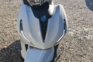Beverly 400 hpe  bianco