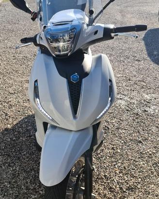 Beverly 400 hpe  bianco