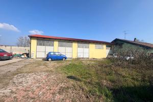 Capannone di 220mq corso savona