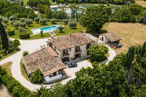 Villa con Piscina - Area Benessere in Abruzzo