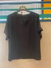 Blusa nera Elena Made in Italy con scollo gioiello