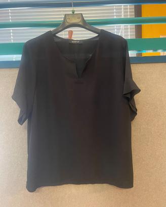 Blusa nera Elena Made in Italy con scollo gioiello