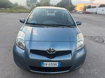 Toyota yaris 1000 benzina
