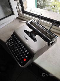 Macchina da scrivete Olivetti lettera 22