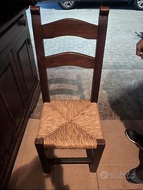 Sedie in legno con seduta in paglia