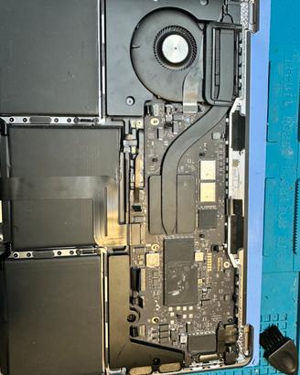 Logic board  macbook pro 13 M1 8/256 a2338