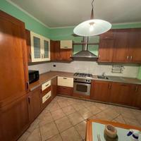 Cucina e tavolo allungabile
