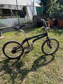 bicicletta BMX