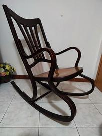 Dondolo marcato Thonet nr 7411 del 1890 ca
