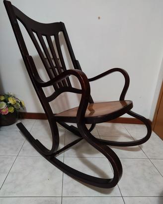 Dondolo marcato Thonet nr 7411 del 1890 ca