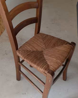 sedie in legno e paglia 