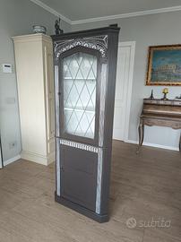 Angoliera shabby e poltroncina in stile 