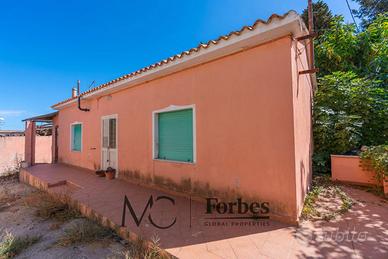 San Teodoro - Badualga - Casa di paese con cortile