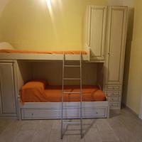 Cameretta completa con 3 letti e 2 armadi