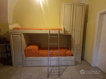 Cameretta completa con 3 letti e 2 armadi