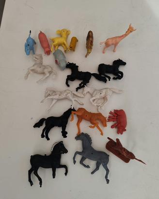 Lotto animaletti giocattolo in plastica assortiti