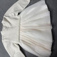 Veste benissimo, molto comodo. Come nuova
