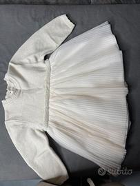 Veste benissimo, molto comodo. Come nuova