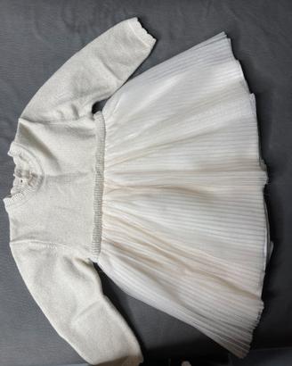 Veste benissimo, molto comodo. Come nuova