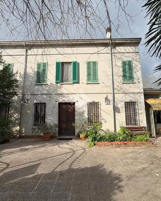 VILLA SINGOLA A SUZZARA