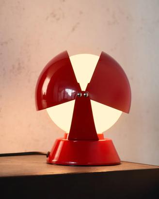 Lampada Stilnovo Buonanotte rosso design iconico.