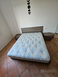 Camera da letto completa di comodini e cassettiera