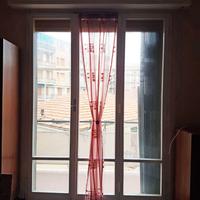 tende voile sul rosso per soggiorno