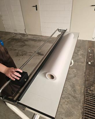 Taglierina manuale a cavalletto per stampe Plotter