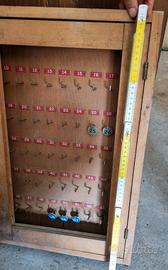 Armadietto portachiavi in legno – ex hotel, 57 gan