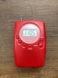Radio portatile rossa vintage