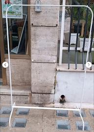 Stand Ikea di colore bianco 