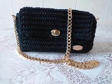 Pochette all'uncinetto fatta a mano