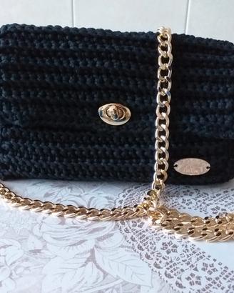 Pochette all'uncinetto fatta a mano