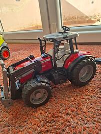 Bruder Trattore Massey Ferguson con pinze