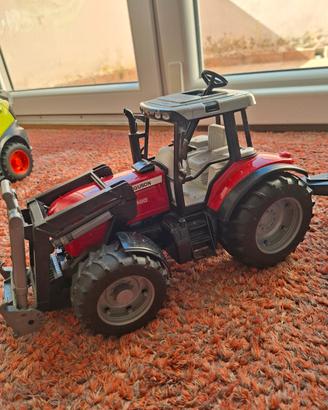 Bruder Trattore Massey Ferguson con pinze
