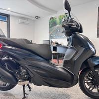 Beverly 300s