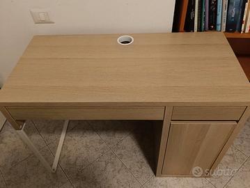 Scrivania MICKE IKEA (105x50)