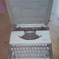 Macchina da scrivere Olympia