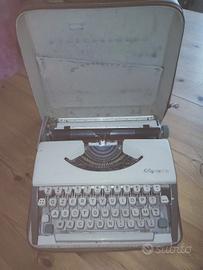 Macchina da scrivere Olympia