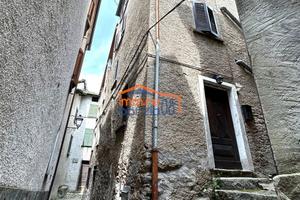 PORZIONE DI CASA CON TERRAZZO - PREMANA