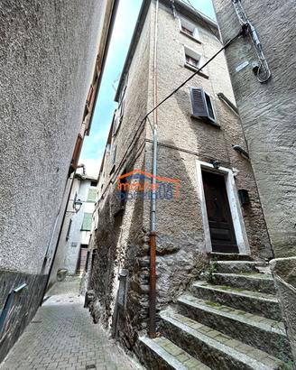 PORZIONE DI CASA CON TERRAZZO - PREMANA