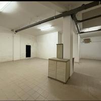 Locale deposito 100 mq zona centro