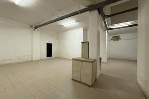 Locale deposito 100 mq zona centro