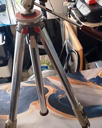 cavelleto treppiede in metallo