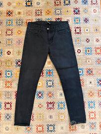 Coppia jeans e pantalone nero