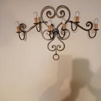 Lume da parete in ferro battuto a sei braccia
