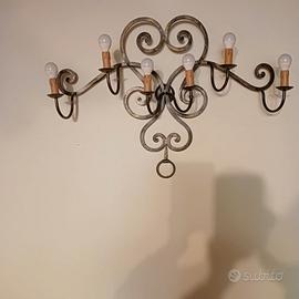 Lume da parete in ferro battuto a sei braccia