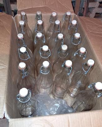 Bottiglie da un litro con macchinetta dì chiusura 