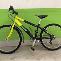 BICLETTA VERDE NERA!!!