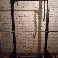 Rack con supporti bilanciere e sbarra trazioni